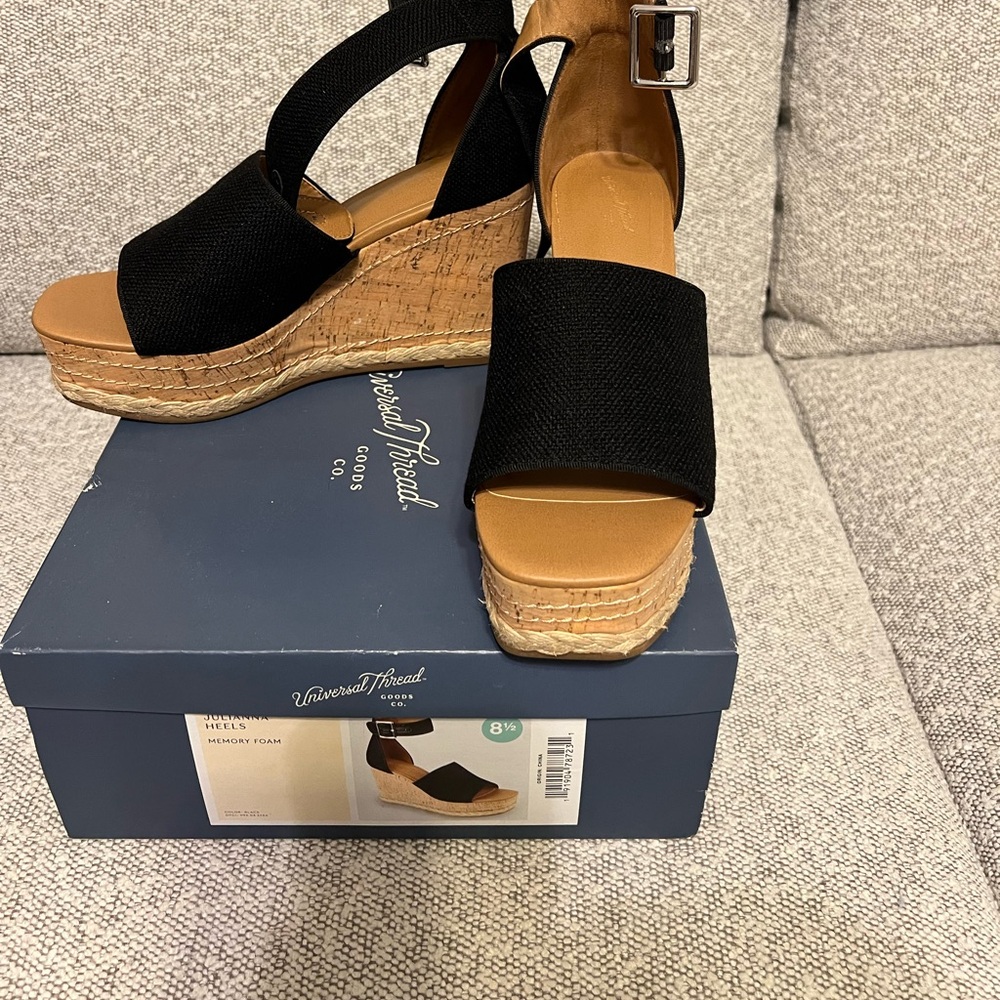 Black wedge heeled sandal for women